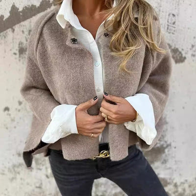 Laila™ | Kort jakke med elegant utslåtte ermer